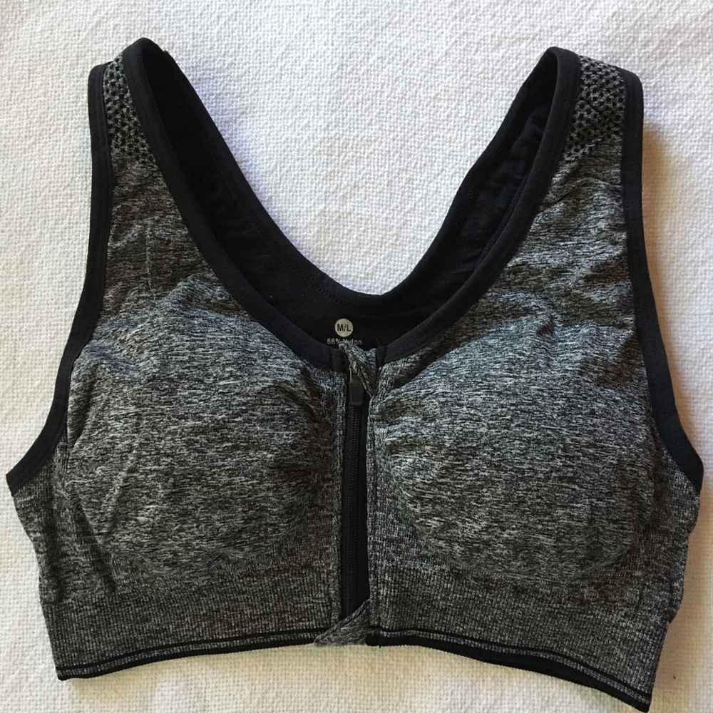 Sports bra with zipper front